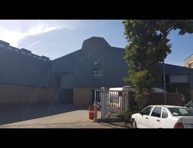 450M² FACTORY TO LET IN TRIANGLE FARM